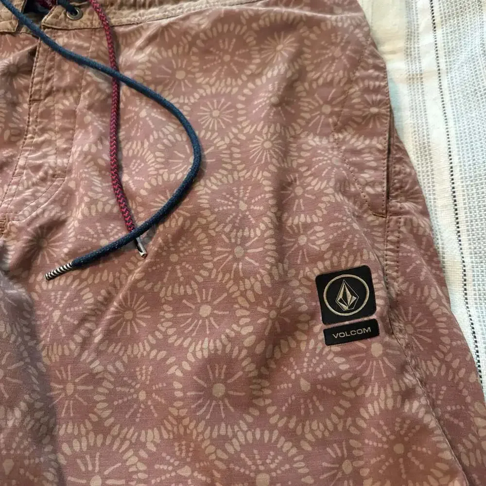 Volcom Slingers Men's XL Brown Floral Pattern Boardshorts Swim Trunks